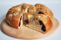 Cake austriaco con cerezas y mazapan